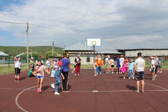 Конкурсно - игровая программа "Вместе весело шагать"