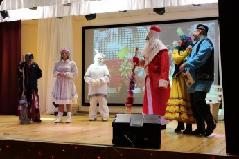Новогоднее представление "Вновь приходит Новый год!"