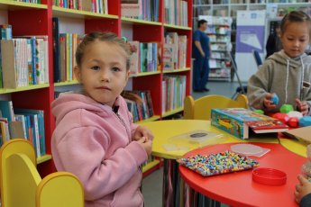 Маленькие  читатели в библиотеке