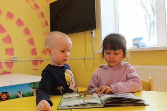 Фотоконкурс "Я пойман в библиотеке".